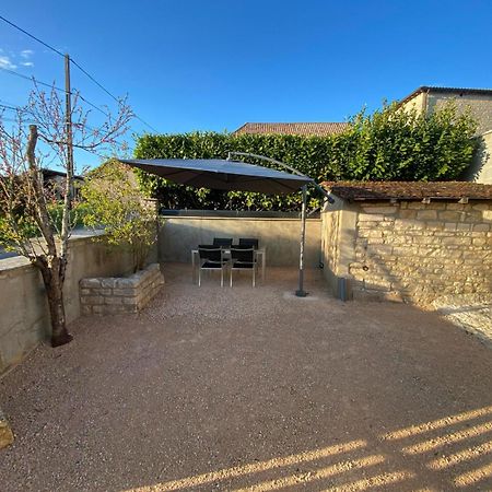 Petite Maison En Pierre Au Calme Avec Exterieur Montbellet Eksteriør billede