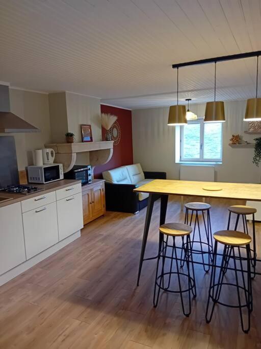 Petite Maison En Pierre Au Calme Avec Exterieur Montbellet Eksteriør billede